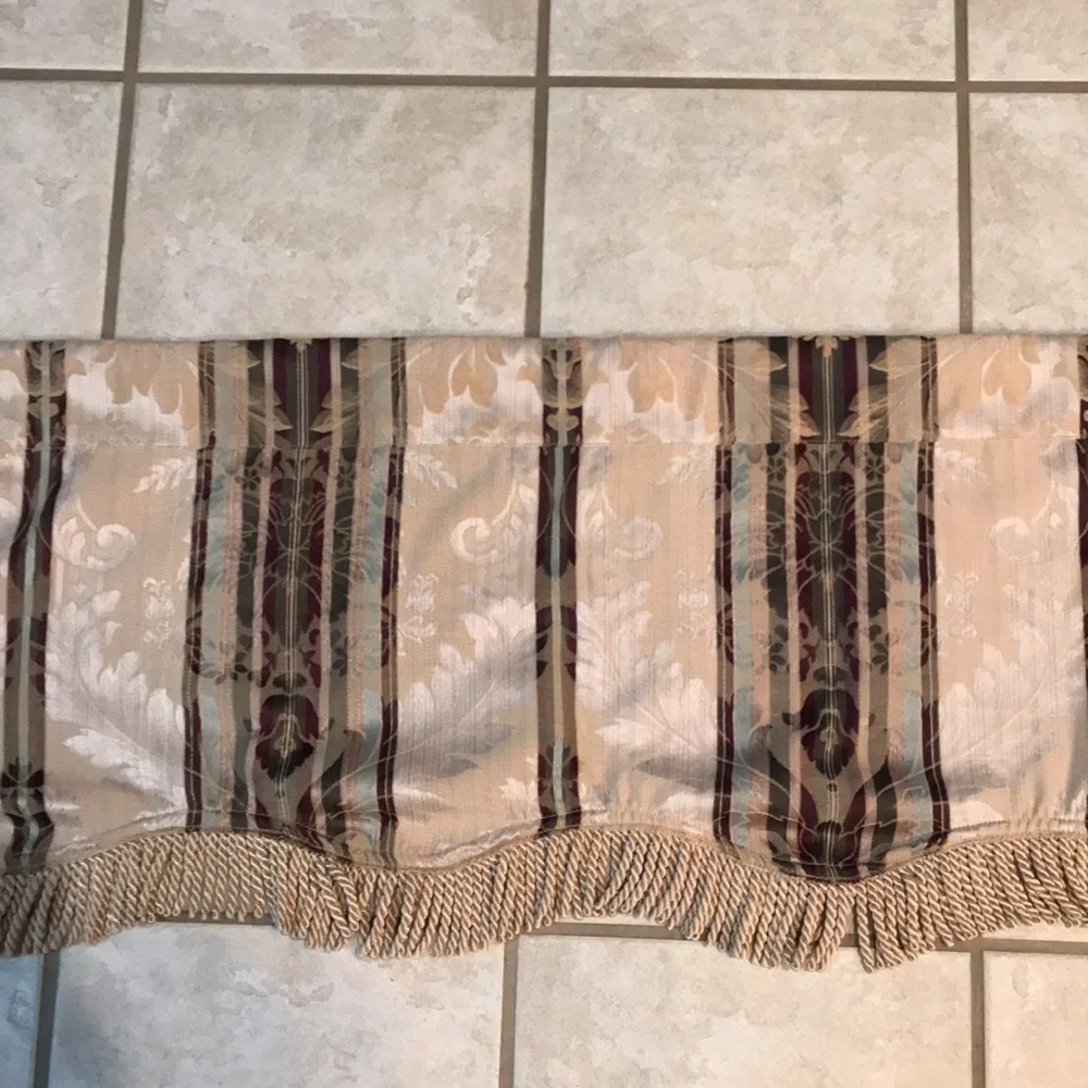 Curtain Fringed Scalloped Floral Curtain Valance/Topper